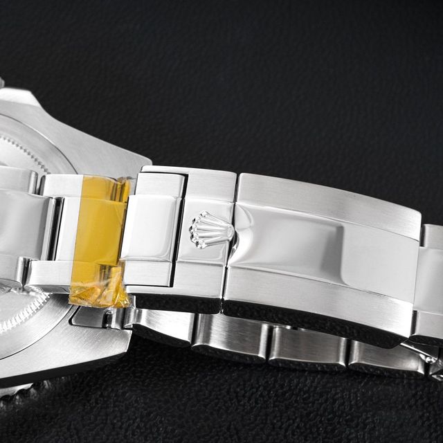 Rolex GMT Master II 116710 LN Image 4